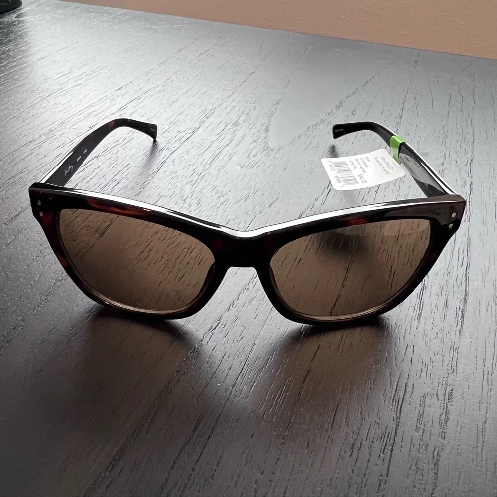 Vera Bradley Bailey Painted Feathers Sunglasses